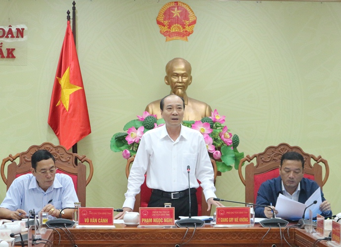 Họp thành viên UBND tỉnh thông qua các nội dung trình Kỳ họp thứ 11, HĐND tỉnh khóa IX